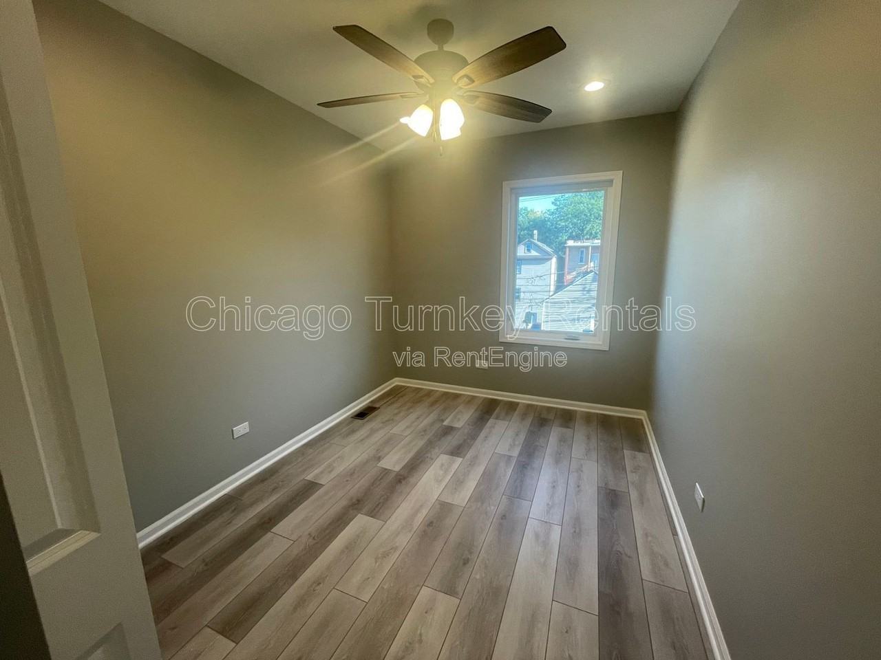 2624 W 24th St #1R - Photo 6 of 10