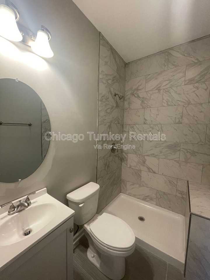 2624 W 24th St #1R - Photo 7 of 10