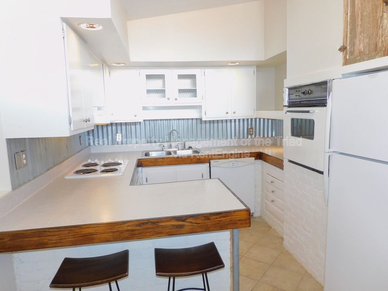 3110 Canterbury St - Photo 4 of 26