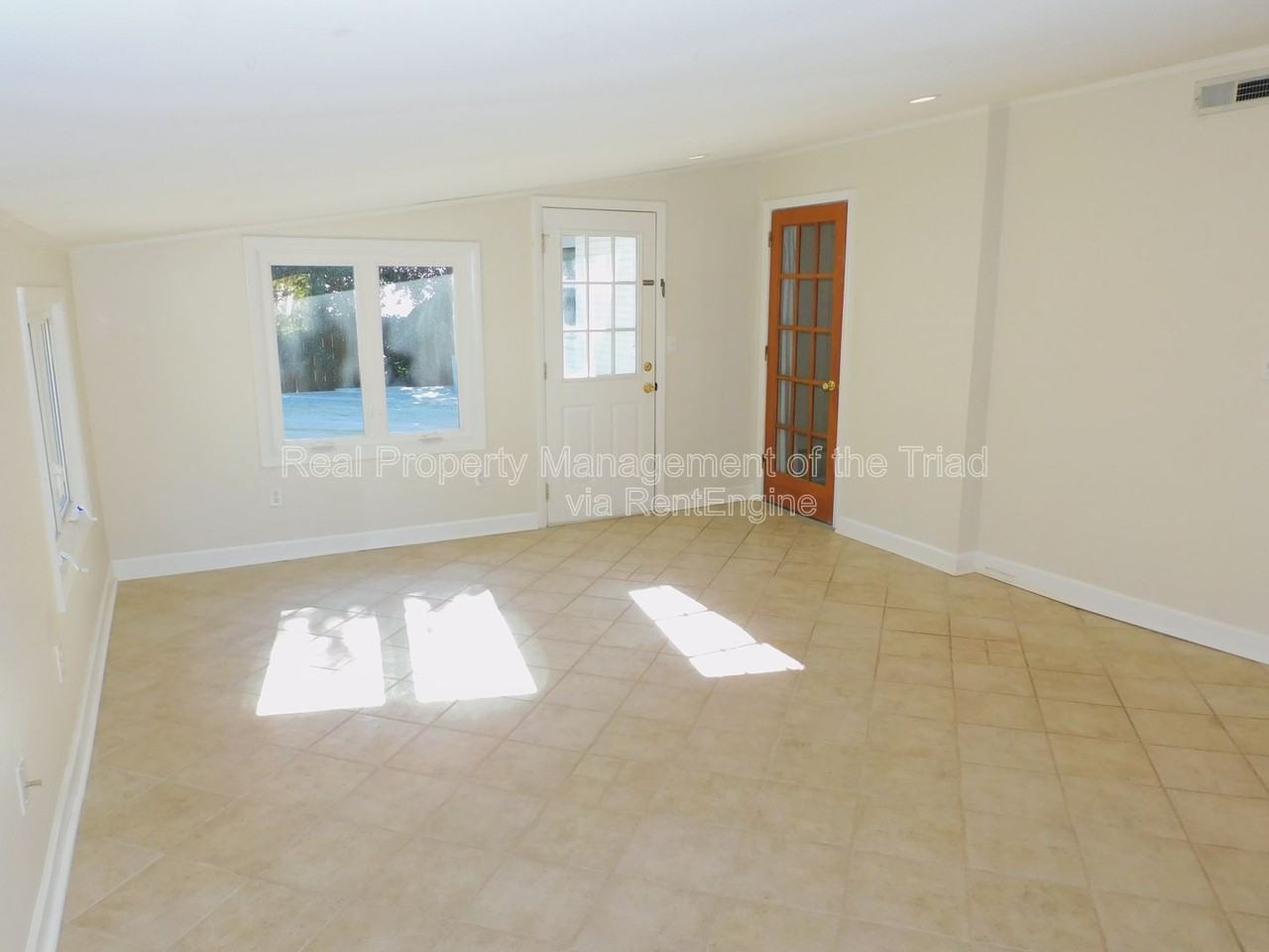 3110 Canterbury St - Photo 6 of 26