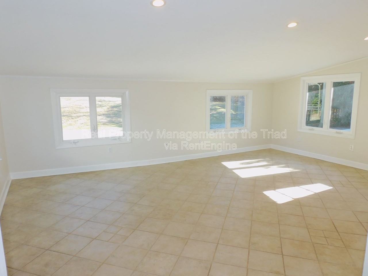 3110 Canterbury St - Photo 7 of 26