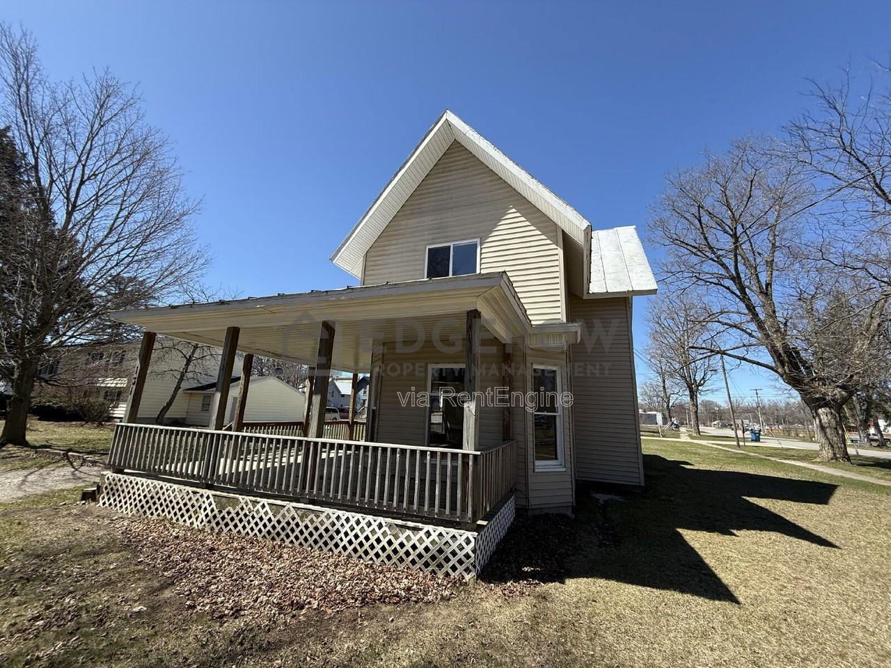 131 N Lincoln St #B - Photo 2 of 10