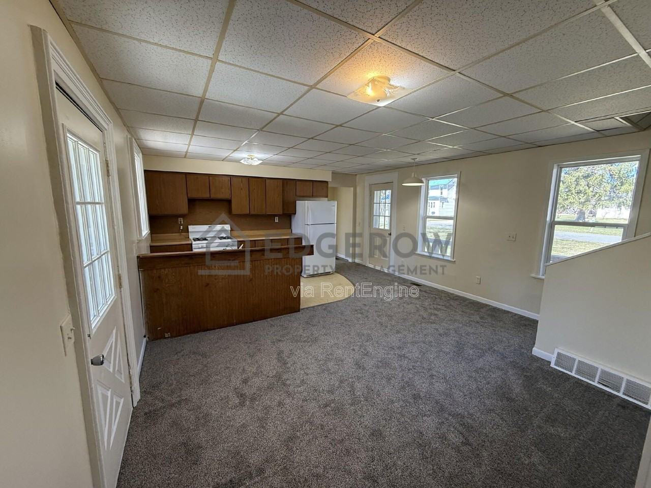 131 N Lincoln St #B - Photo 3 of 10