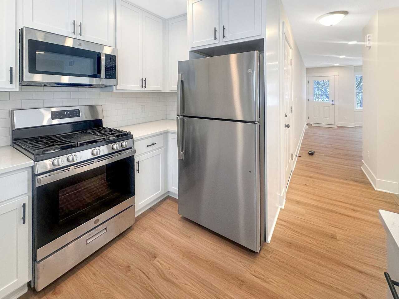 858 Houseman Ave Ne - Photo 3 of 20