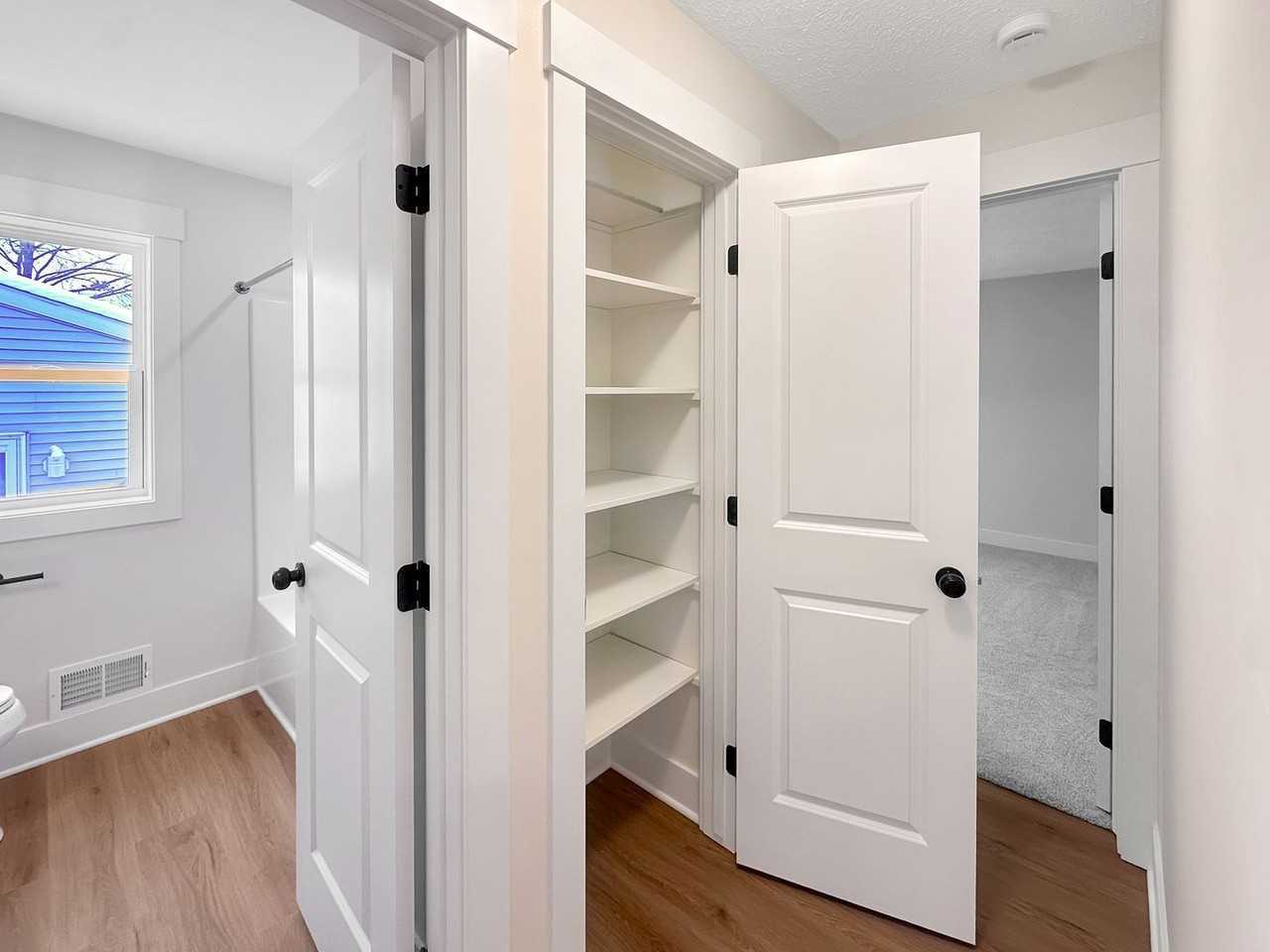 858 Houseman Ave Ne - Photo 7 of 20