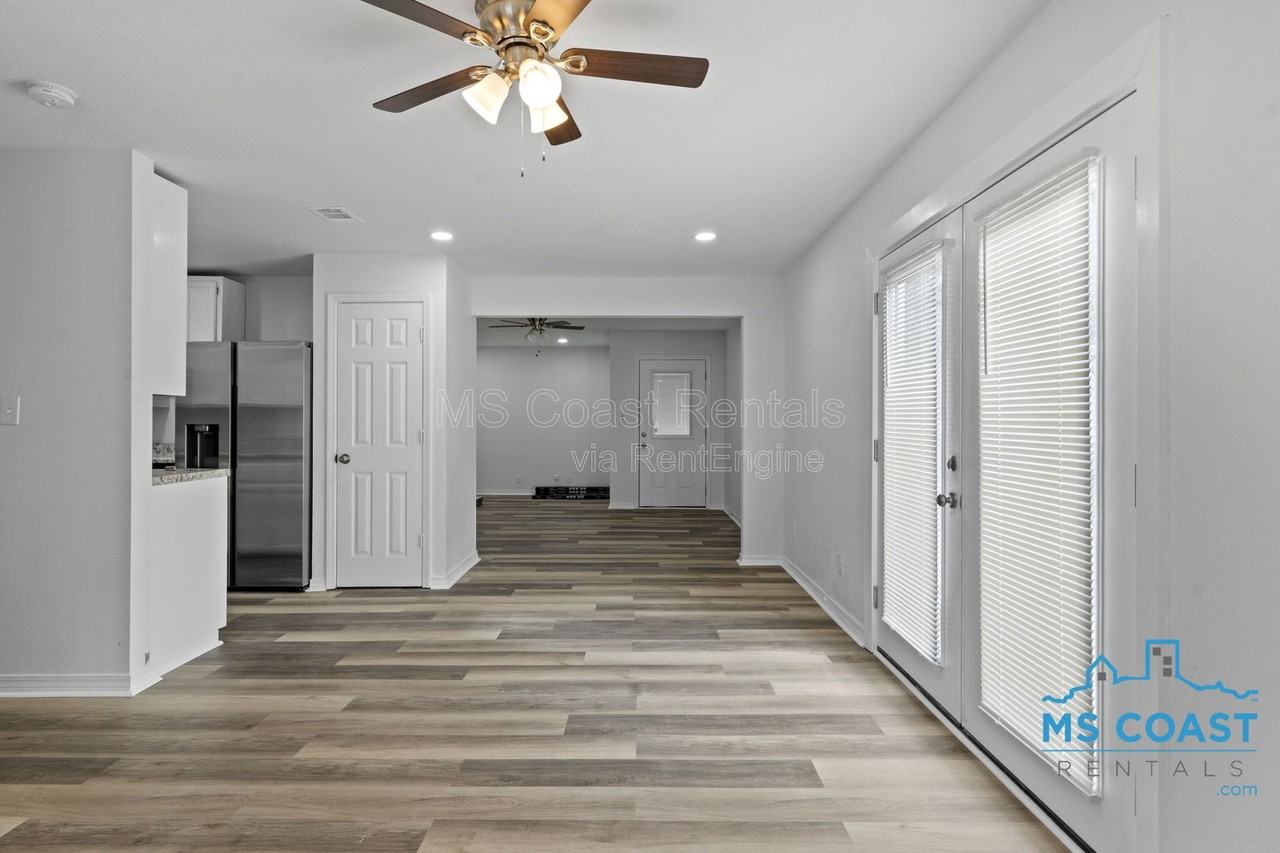 340 Hiller Dr - Photo 3 of 27