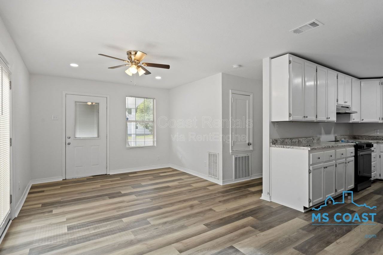 340 Hiller Dr - Photo 5 of 27