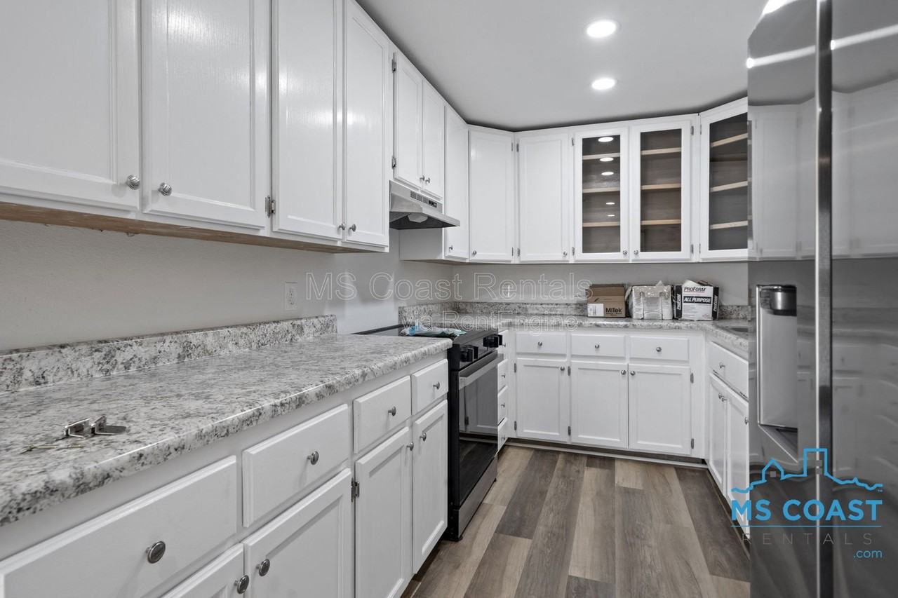 340 Hiller Dr - Photo 7 of 27