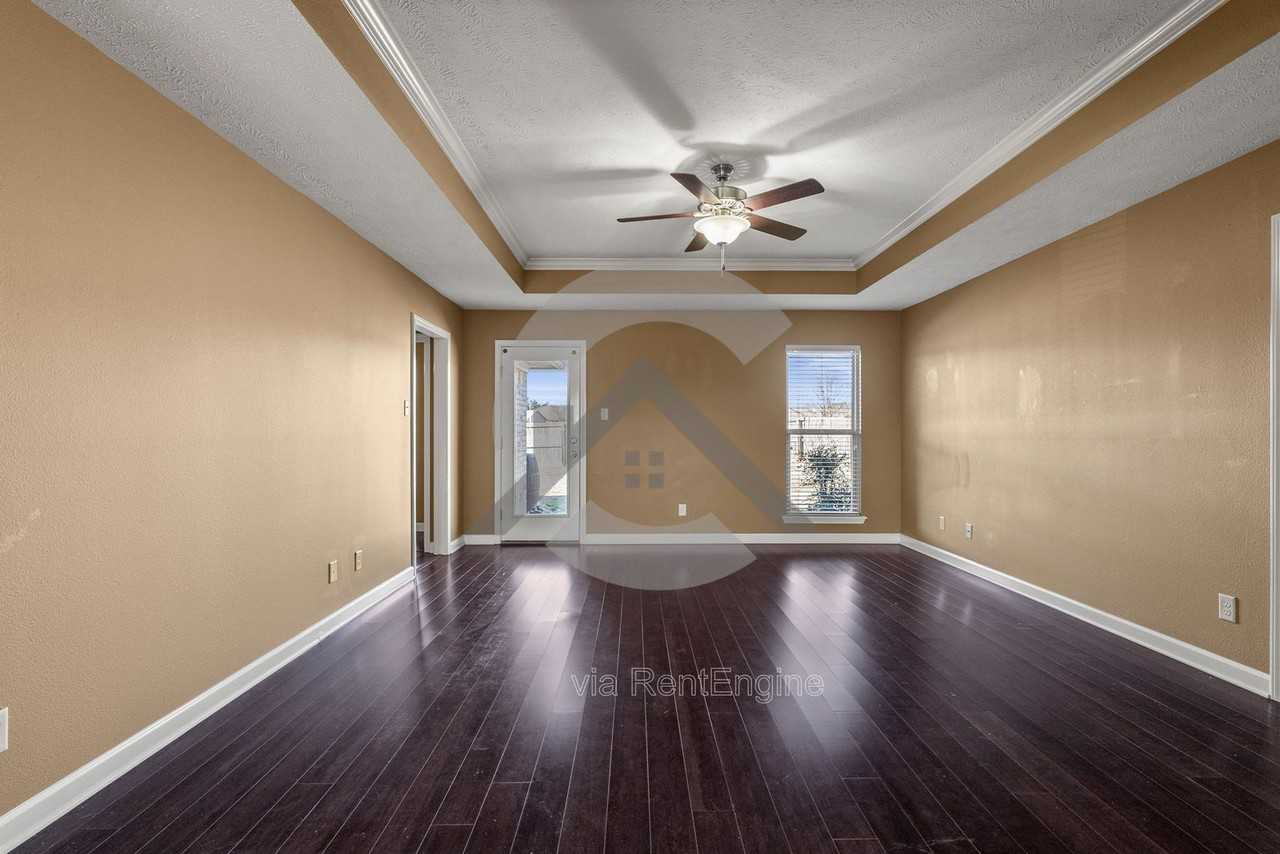 2235 Linda Dr - Photo 2 of 14