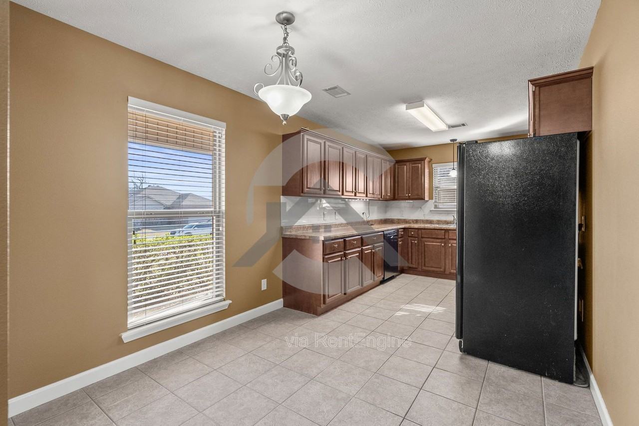 2235 Linda Dr - Photo 4 of 14