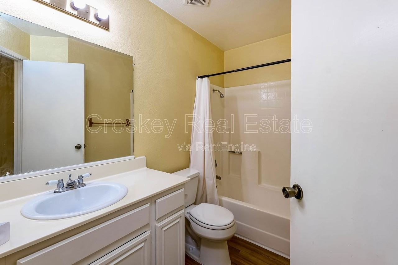 3724 Gladstone Dr - Photo 6 of 14