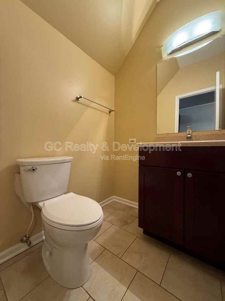 1223 Rhodes Ln - Photo 2 of 22