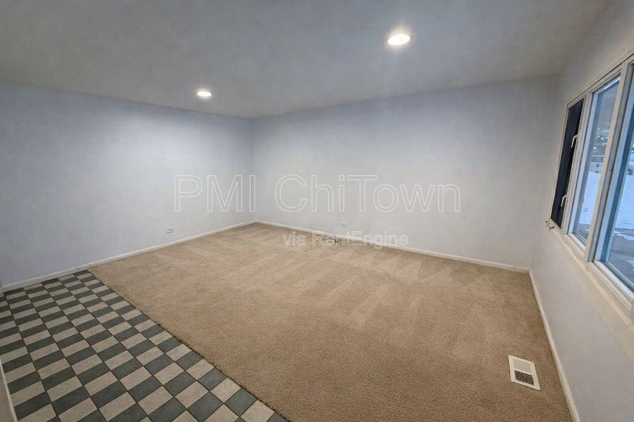 470 Northview Ln - Photo 4 of 12