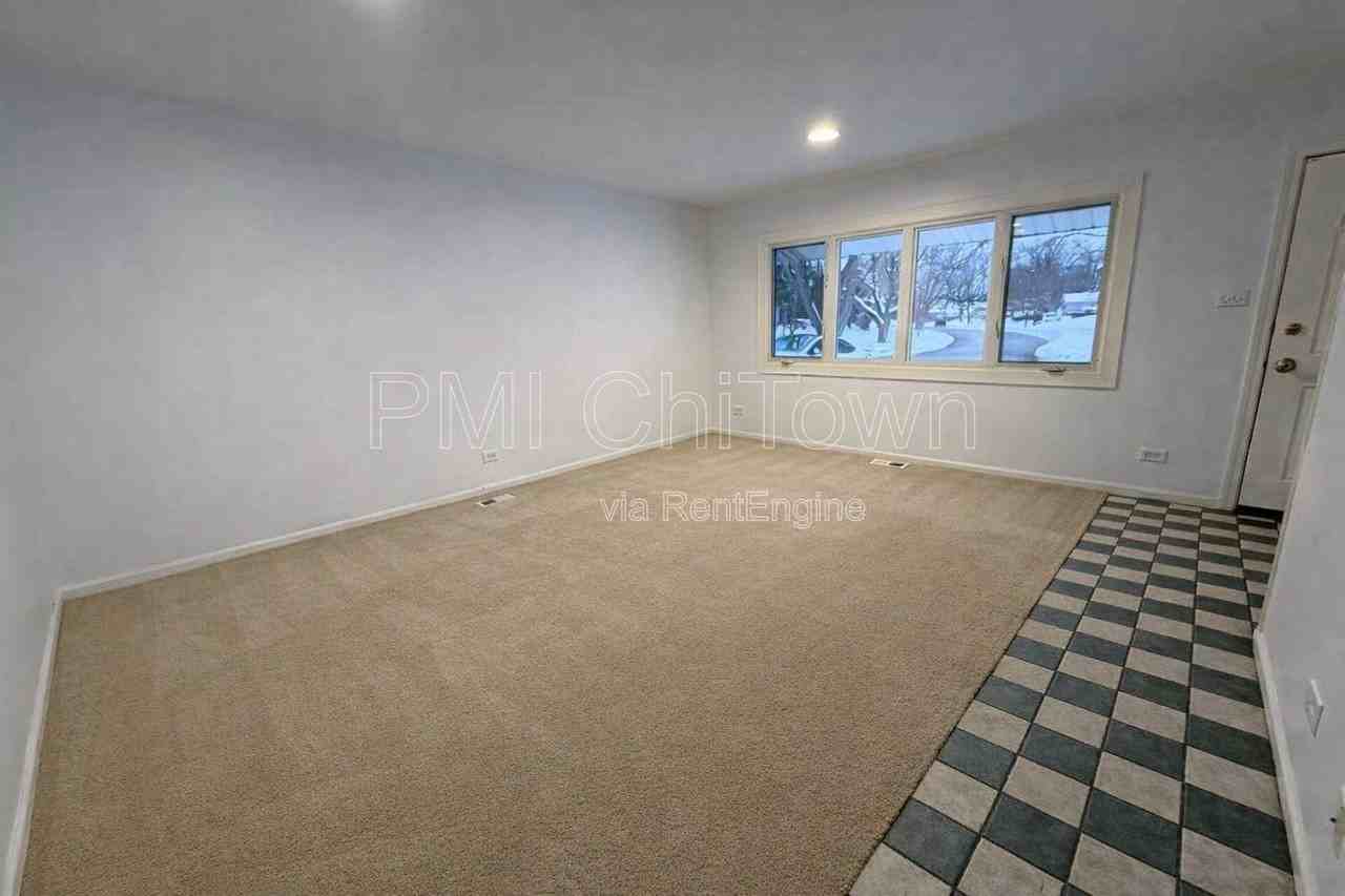 470 Northview Ln - Photo 5 of 12