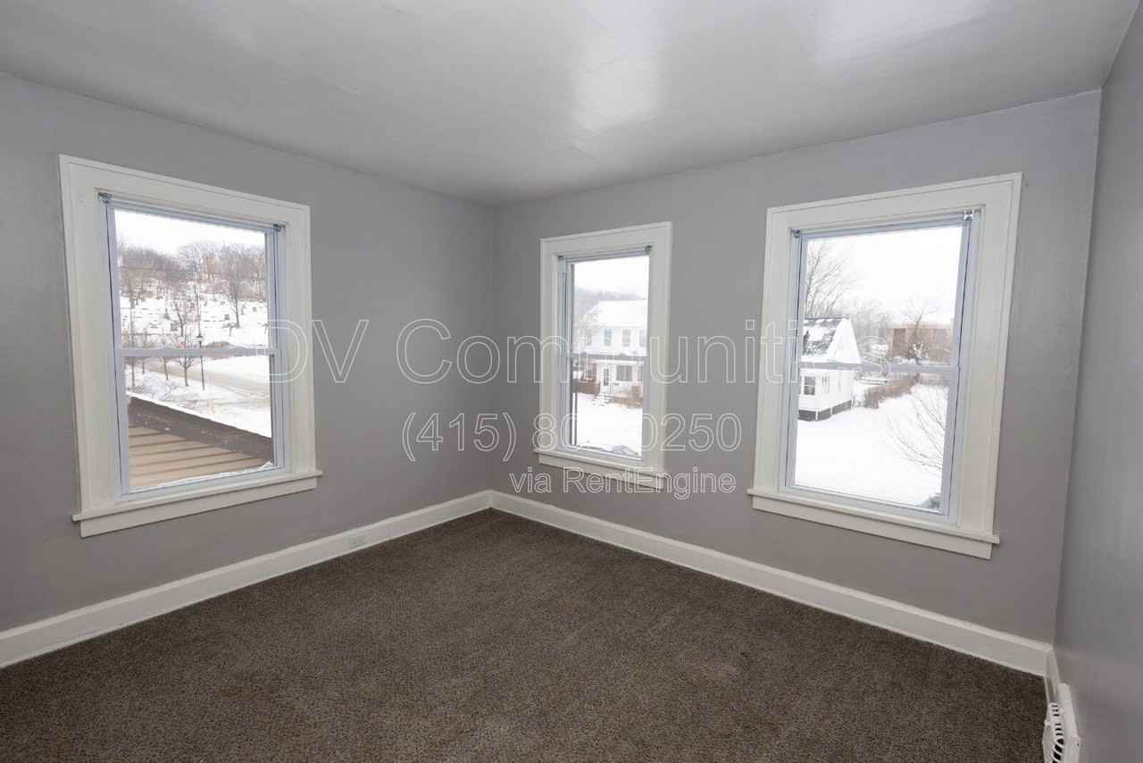 1561 E 204th St - Photo 6 of 17