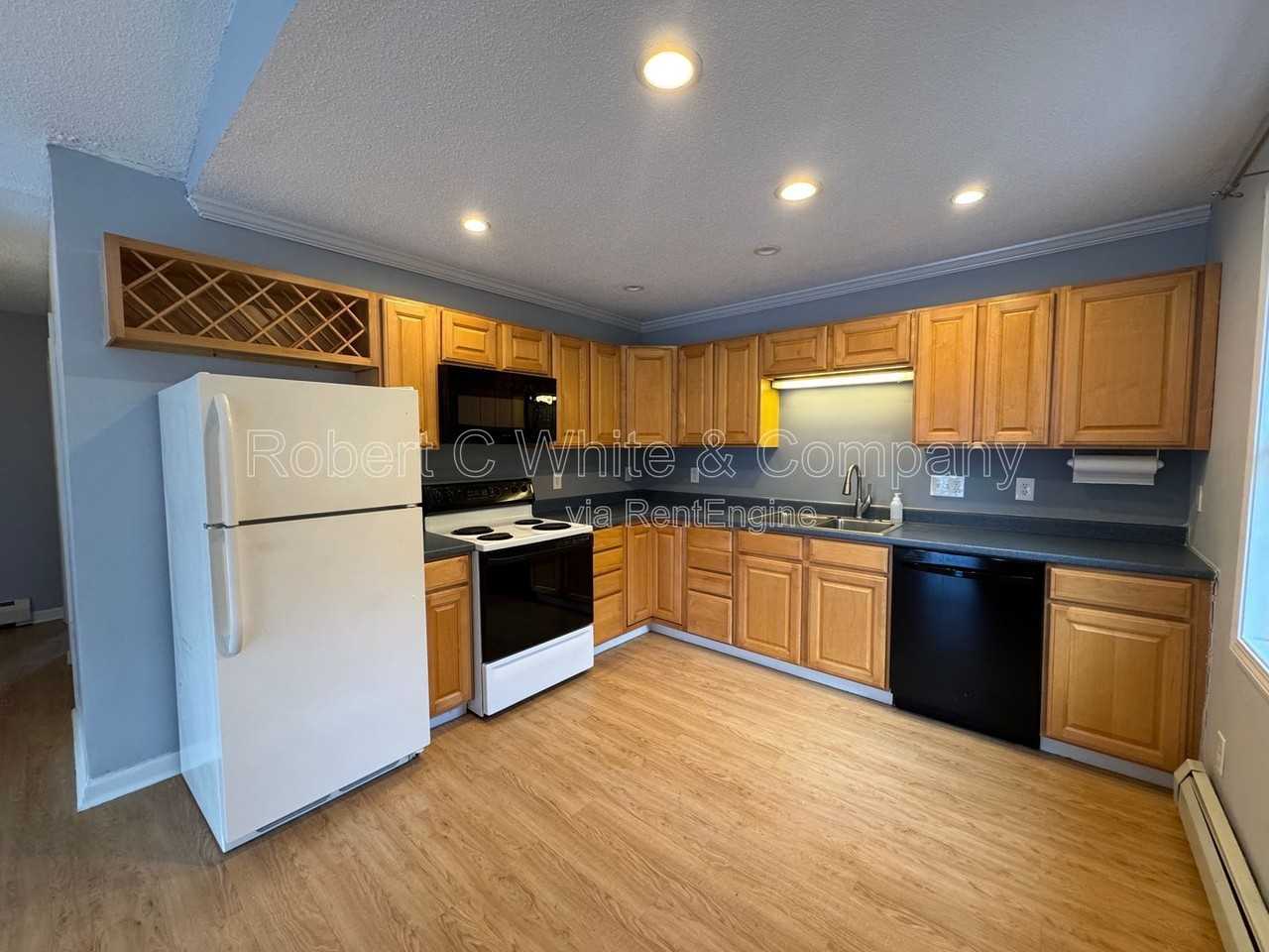 94 Quiet Woods Rd #B1 - Photo 5 of 19