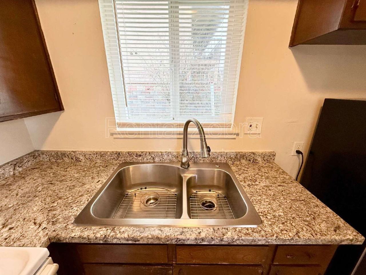 1248 W 19th St - Photo 4 of 17