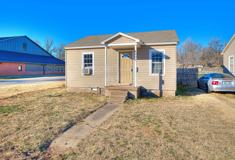 4001 N Rockwell Ave - Photo 1 of 1