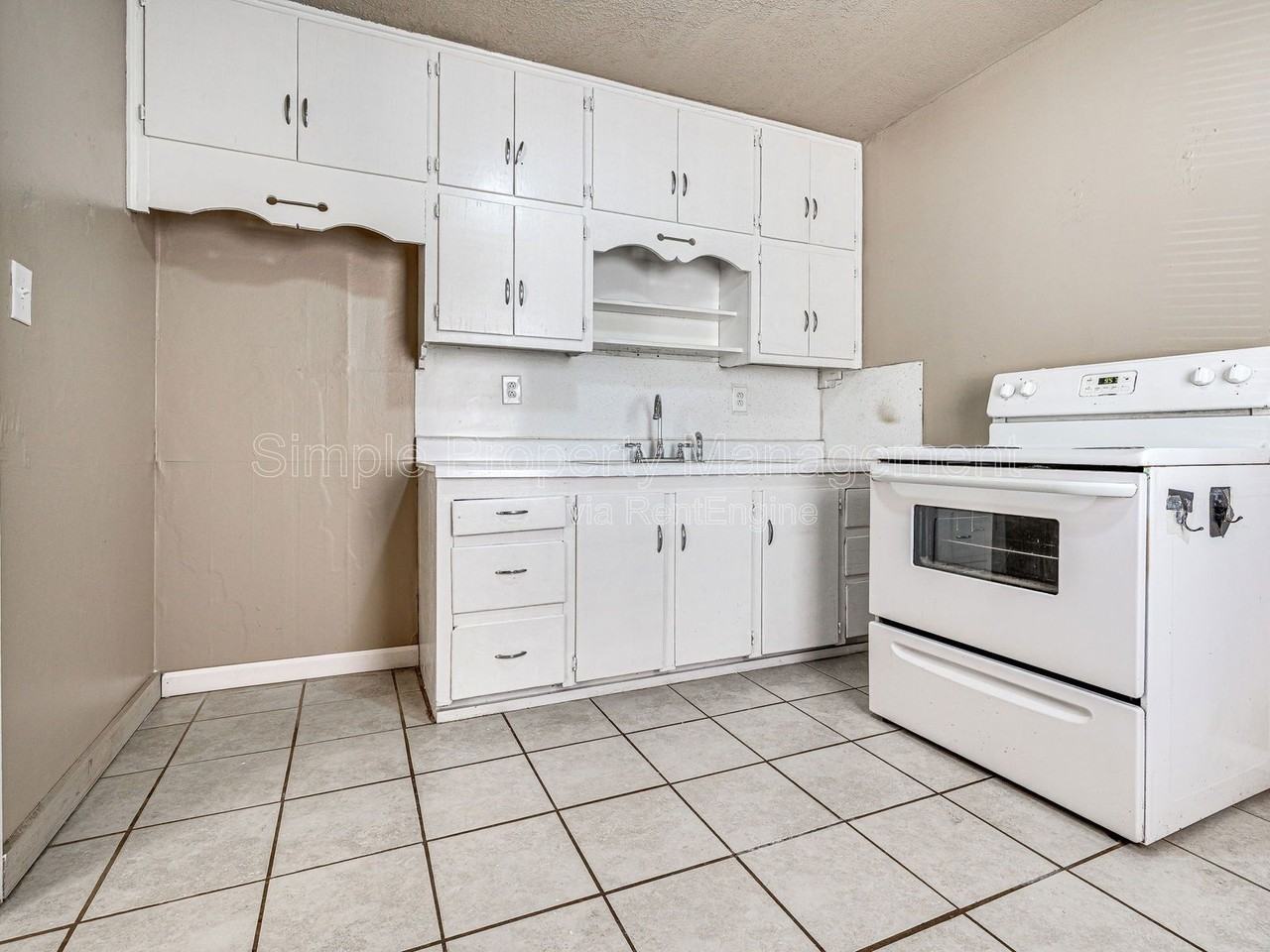 4001 N Rockwell Ave - Photo 5 of 18