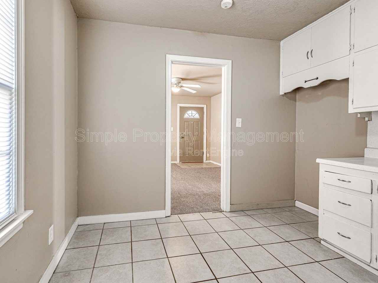 4001 N Rockwell Ave - Photo 6 of 18