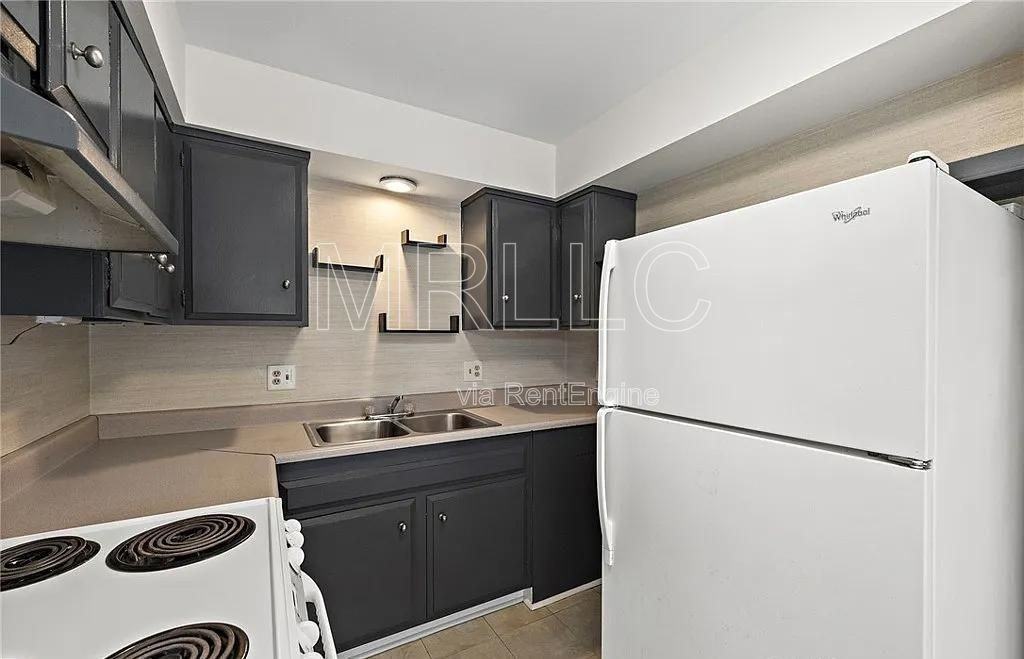 10224 Holburn Dr #10224 - Photo 6 of 8