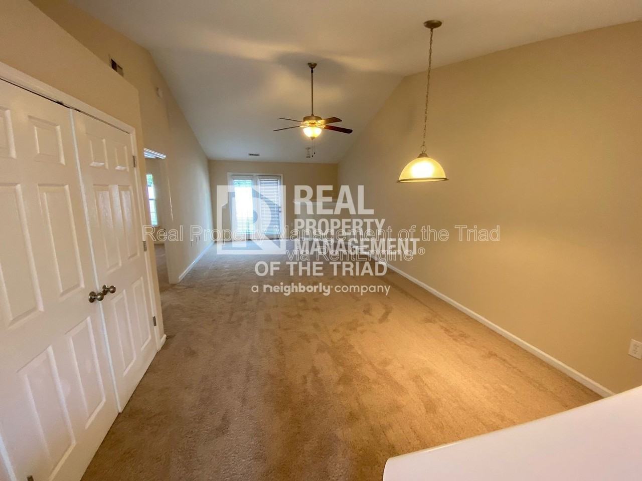 3389 Hyde Place Cir - Photo 4 of 14