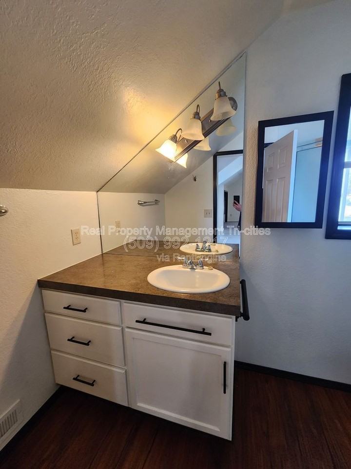 721 S Union St - Photo 5 of 9