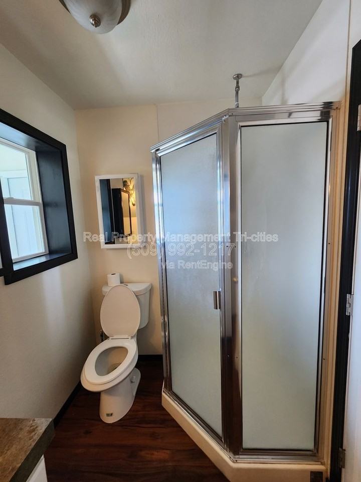 721 S Union St - Photo 6 of 9