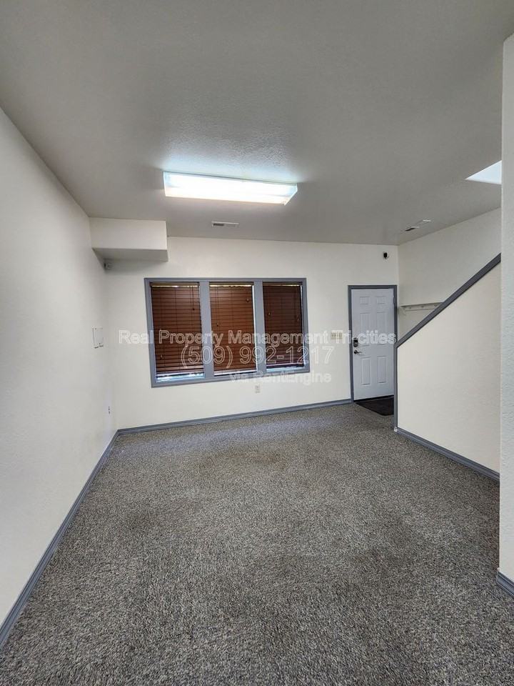 721 S Union St - Photo 7 of 9