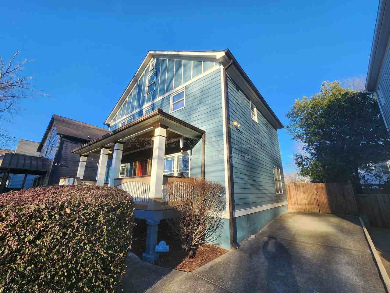 3239 Osborne Rd Ne - Photo 2 of 27