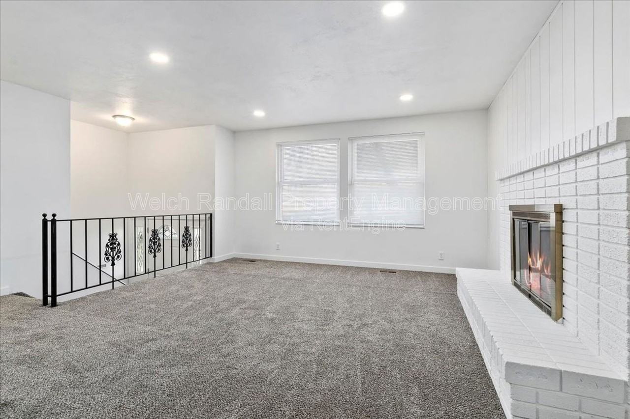 3757 W Clermont Dr - Photo 3 of 36