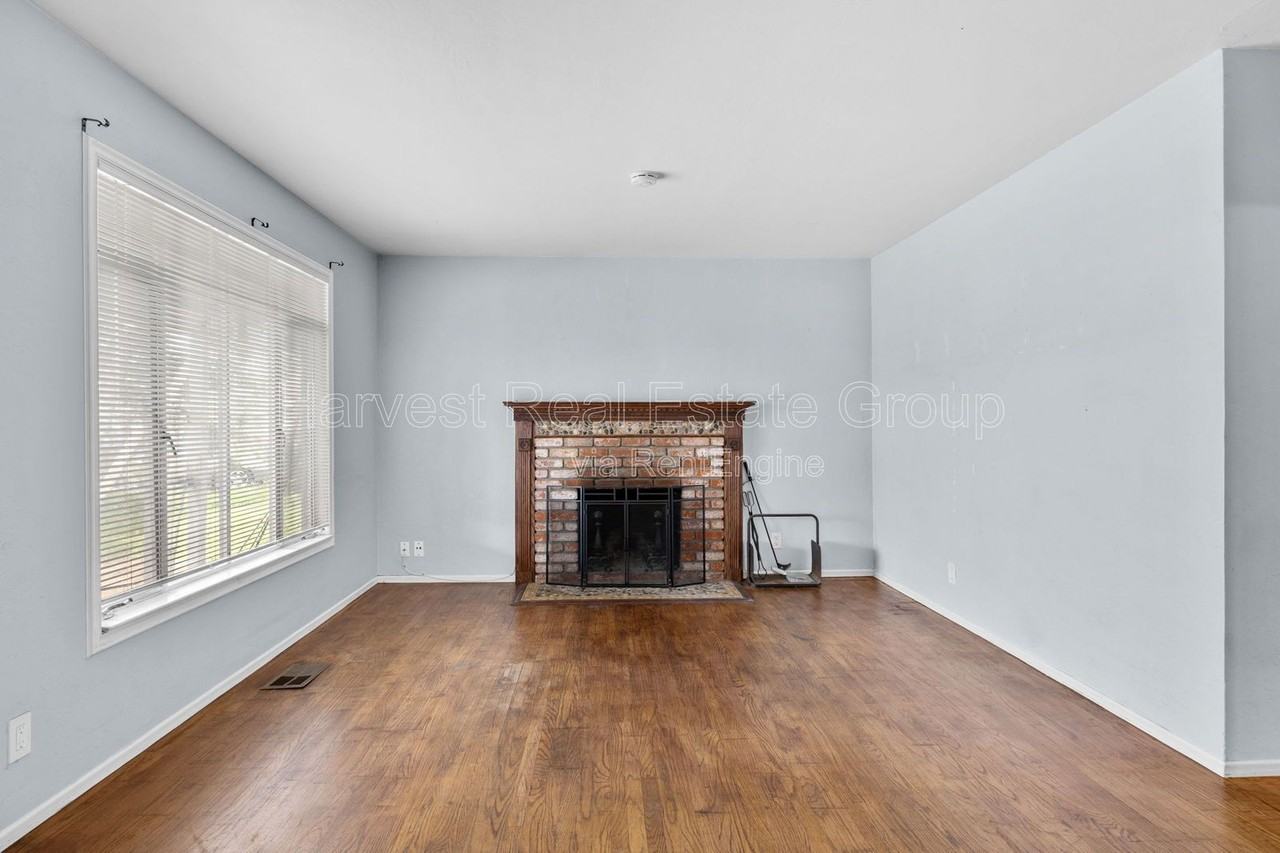 25049 Willimet Way - Photo 2 of 17