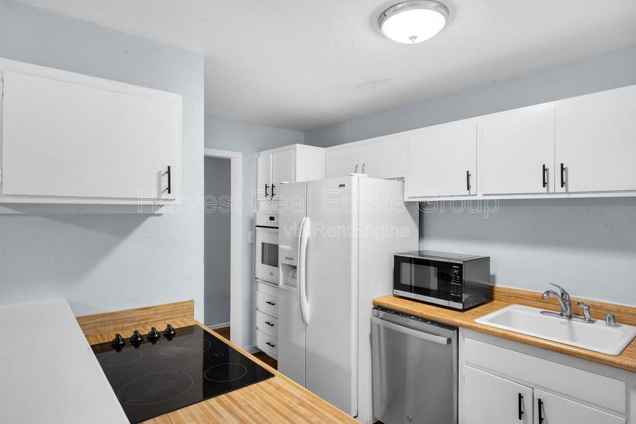 25049 Willimet Way - Photo 4 of 17