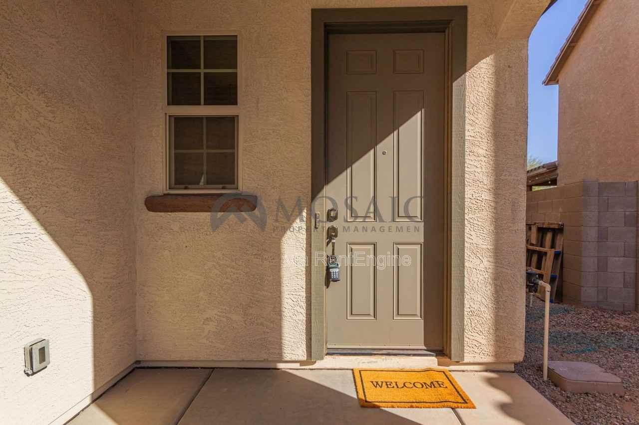 40254 W Molly Ln - Photo 4 of 36