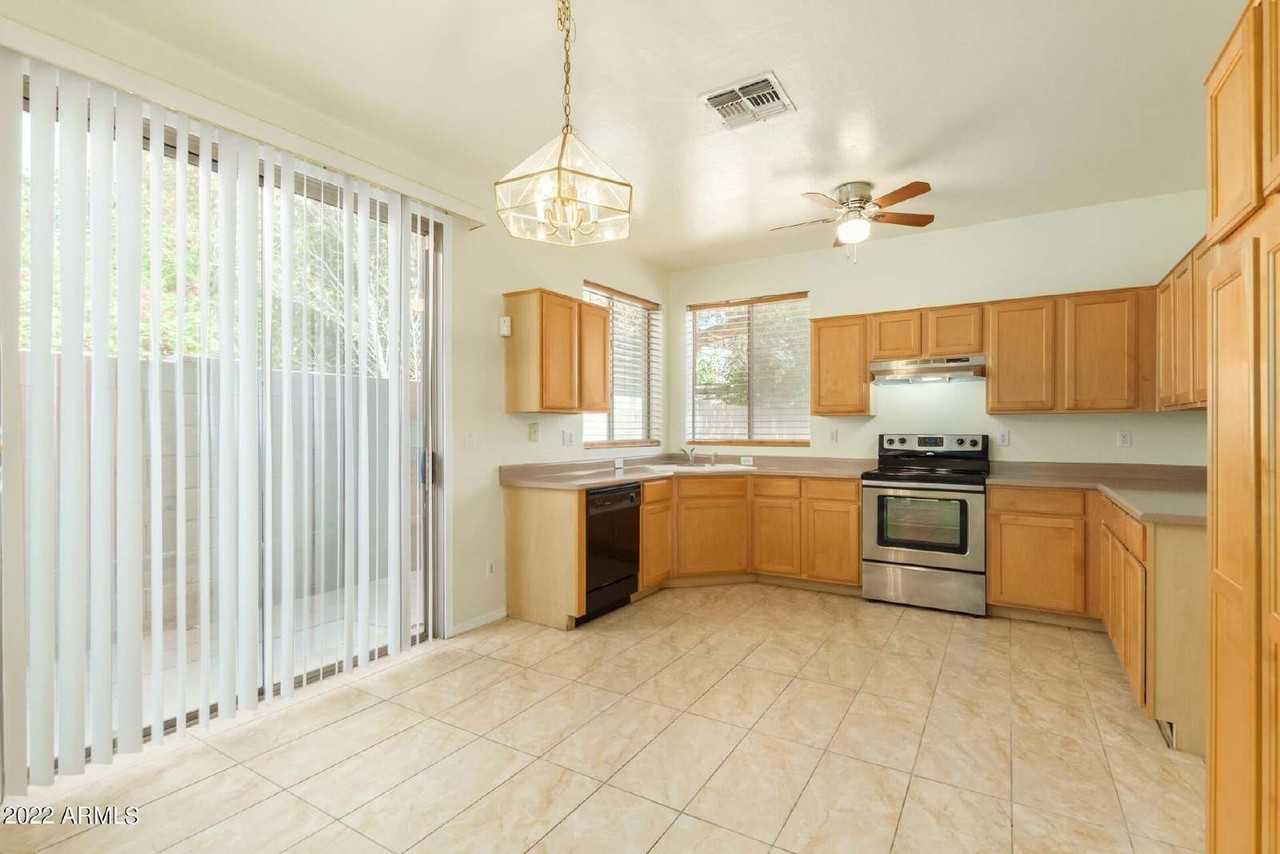 11371 W Pima St - Photo 7 of 24