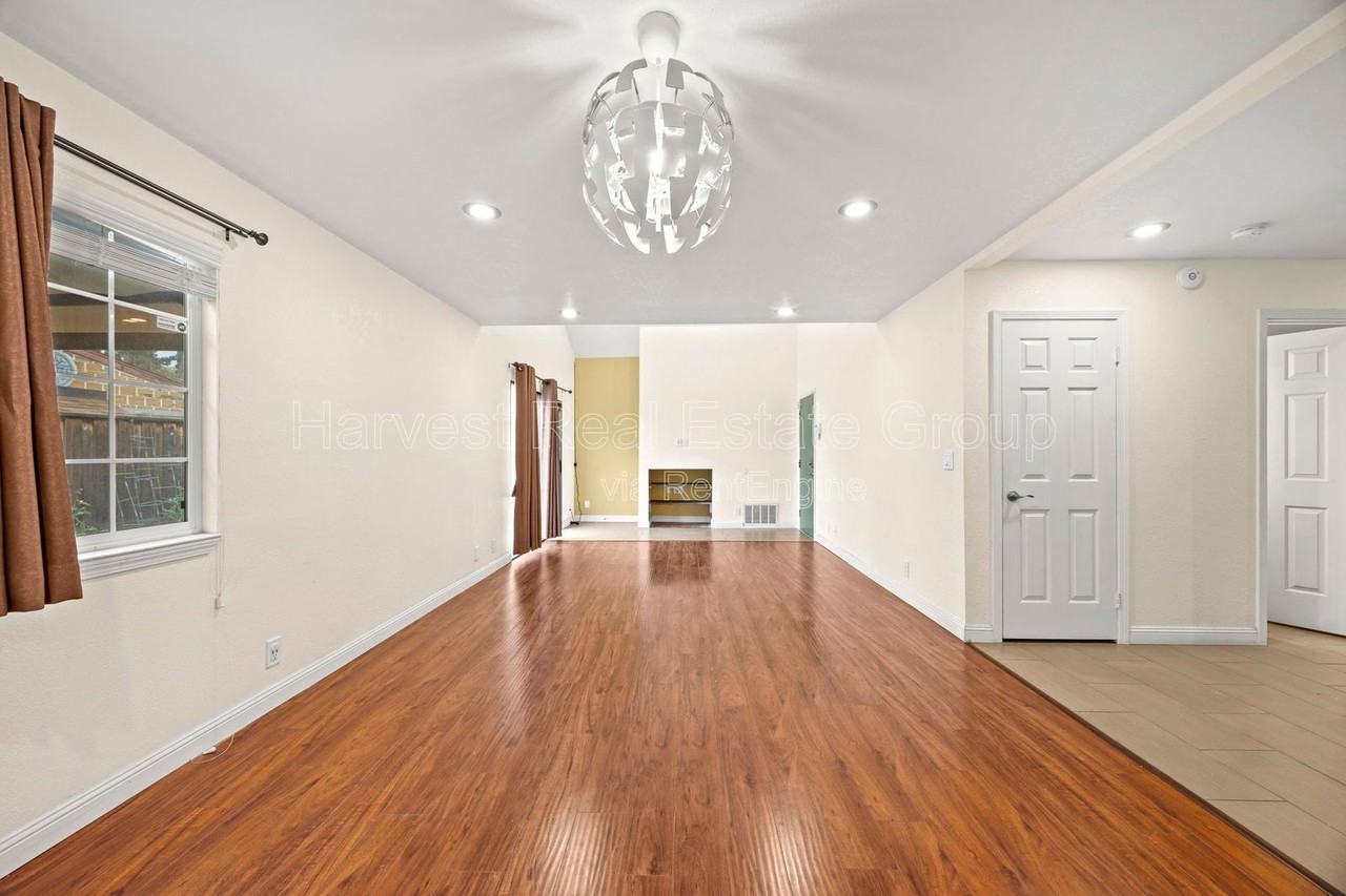 22663 Vermont St - Photo 4 of 18