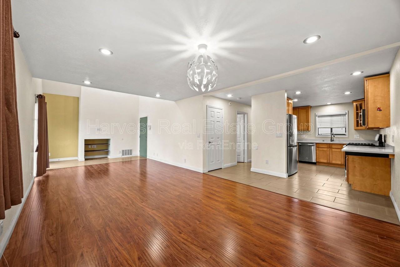 22663 Vermont St - Photo 5 of 18