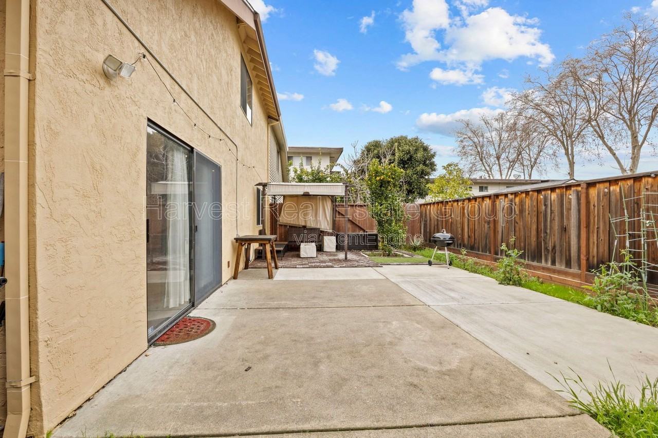 22663 Vermont St - Photo 7 of 18