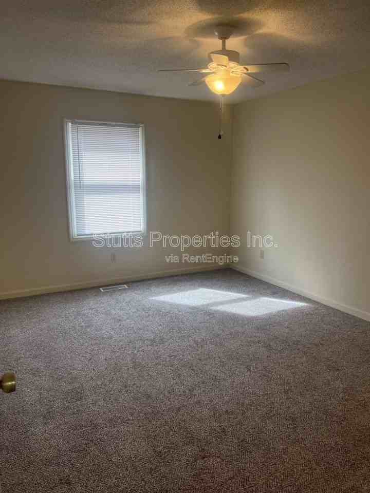 253 Woodcastle Dr - Photo 4 of 12