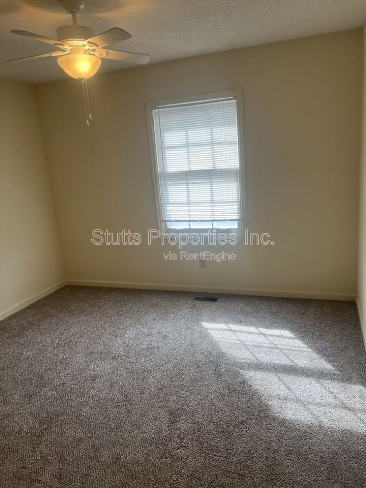 253 Woodcastle Dr - Photo 5 of 12