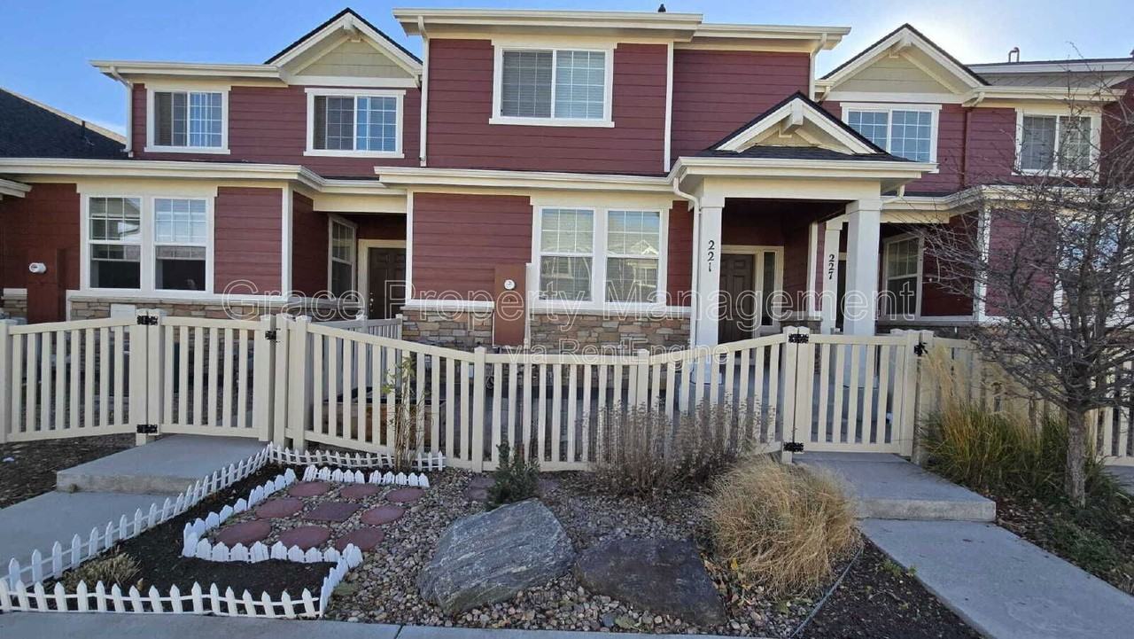 221 Jackson Dr - Photo 2 of 22