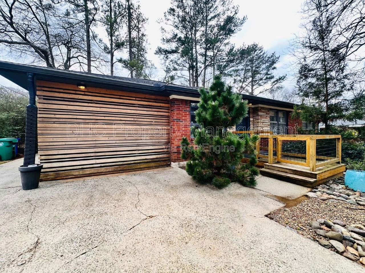 3231 Bonway Dr - Photo 2 of 17