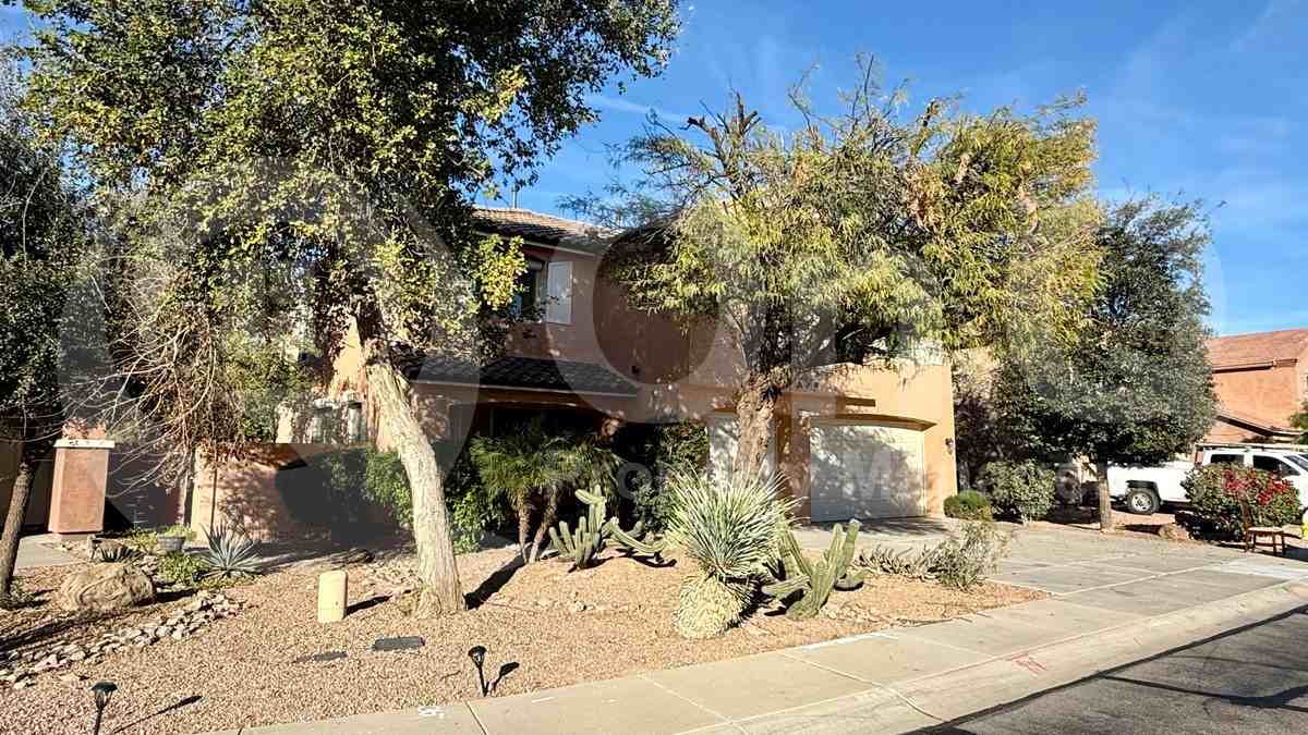 45724 W Mountain View Rd - Photo 2 of 32