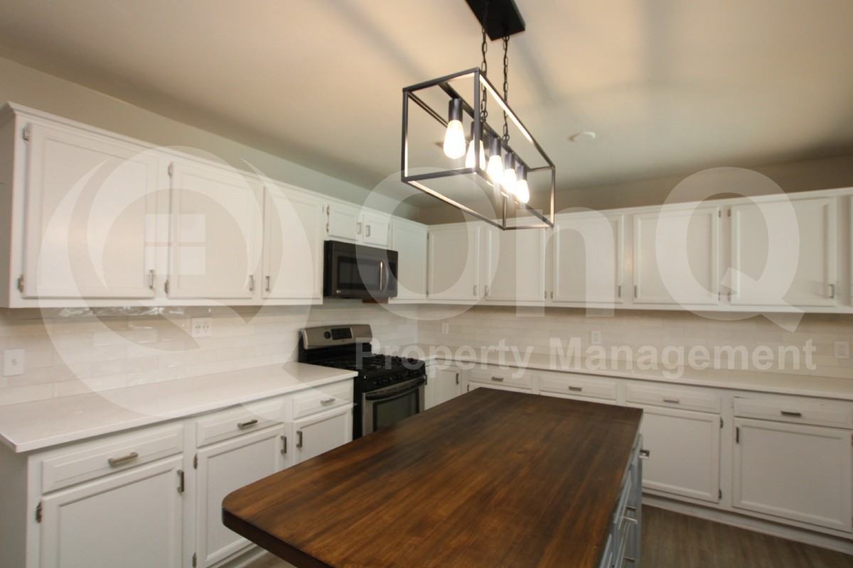 1849 W 5th Pl - Photo 4 of 19