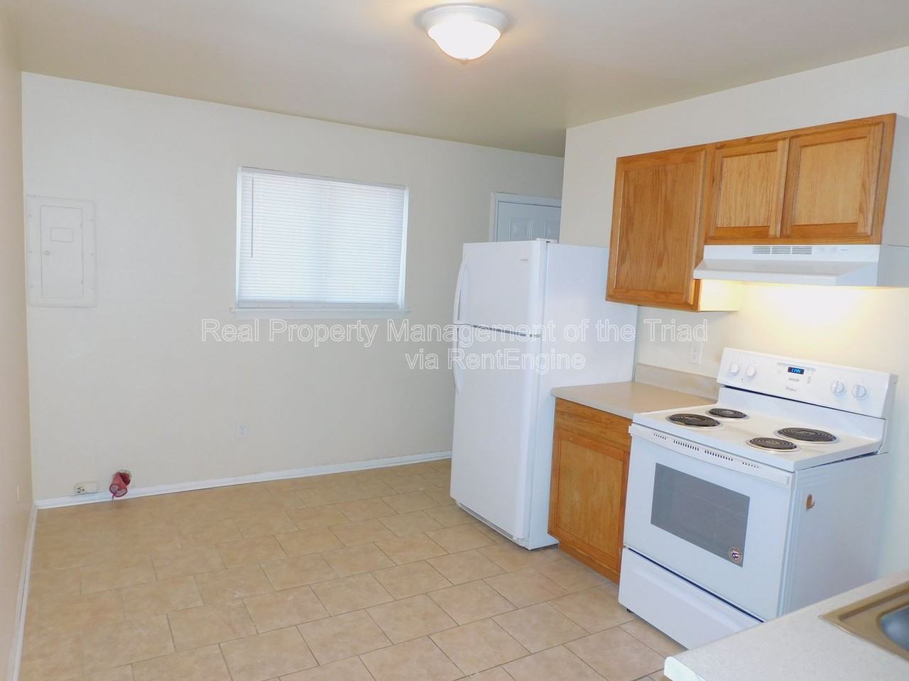 4216 Parker St #B - Photo 5 of 13