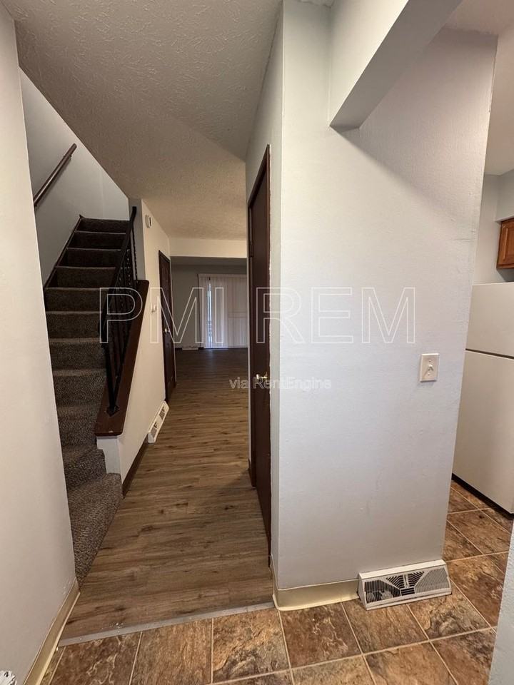 2803 Kipling Ave Nw - Photo 3 of 16