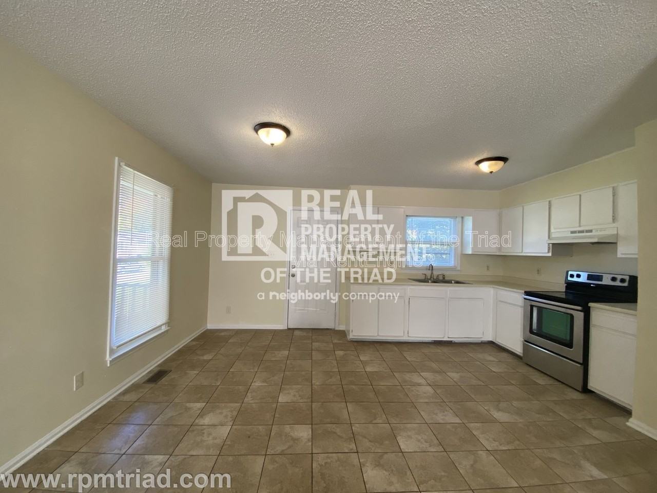 410 Boyd St - Photo 3 of 20