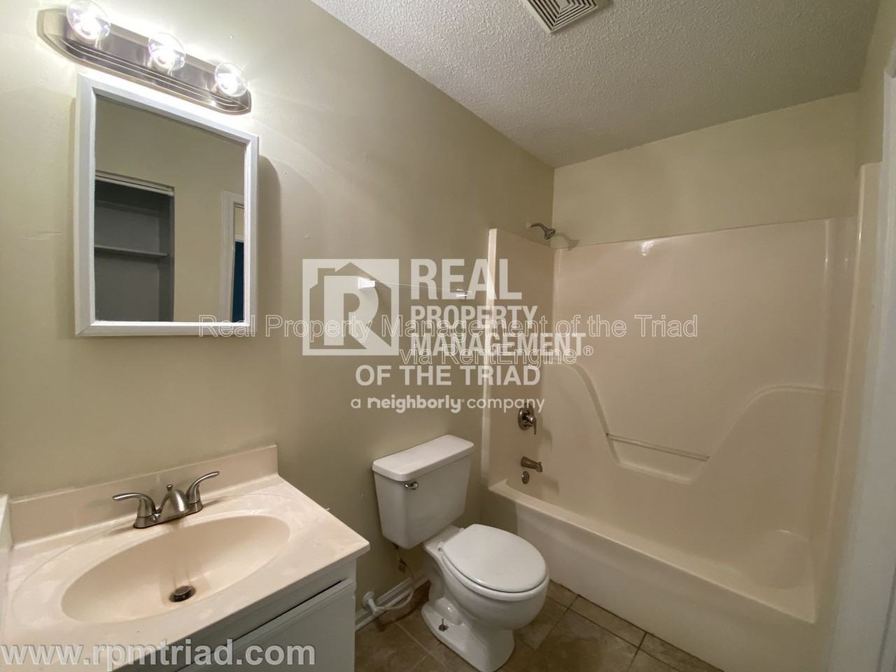 410 Boyd St - Photo 7 of 20