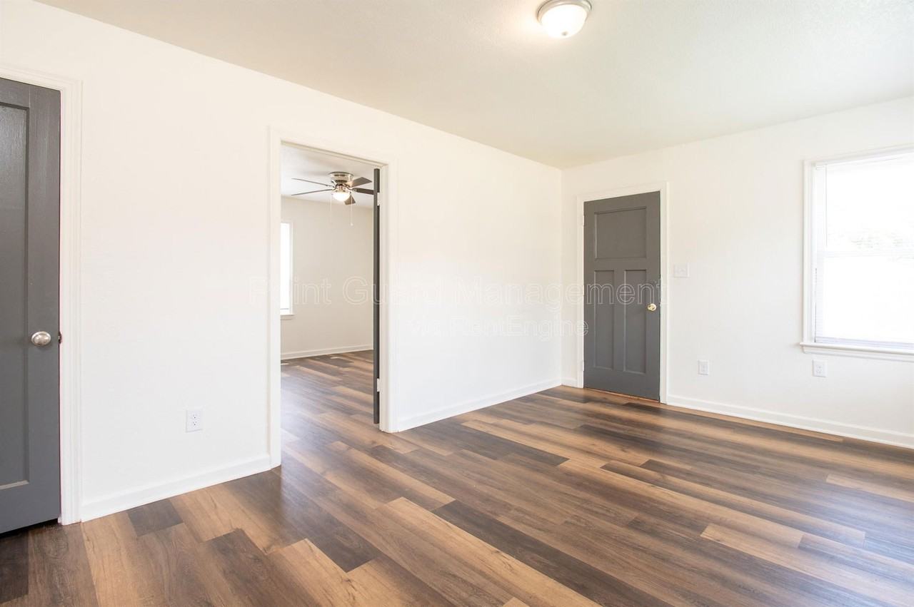 1301 E Mount Vernon Rd #1301 - Photo 5 of 20