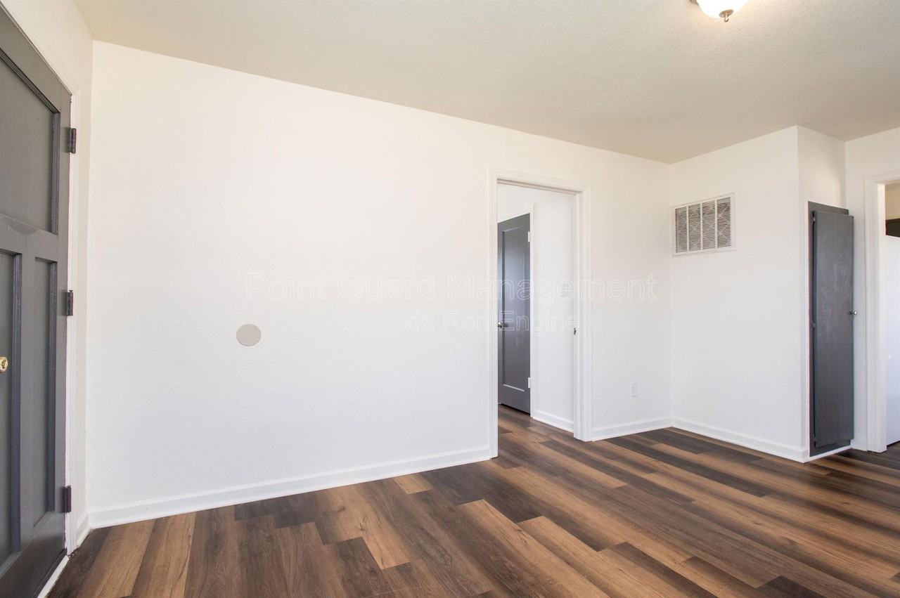 1301 E Mount Vernon Rd #1303 - Photo 4 of 23